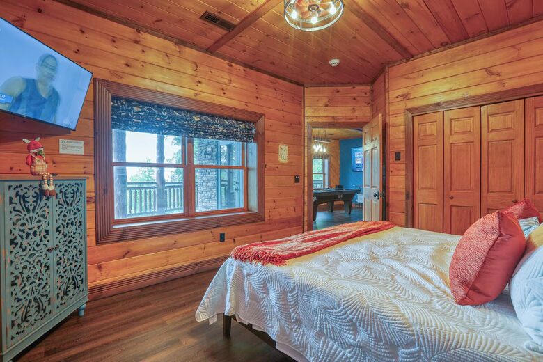 Copper Elk Lodge: A 6 acres Smoky Mountain Sanctuary - Sevierville, Tennessee