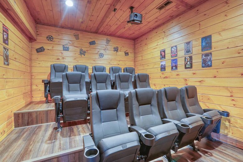 Copper Elk Lodge: A 6 acres Smoky Mountain Sanctuary - Sevierville, Tennessee