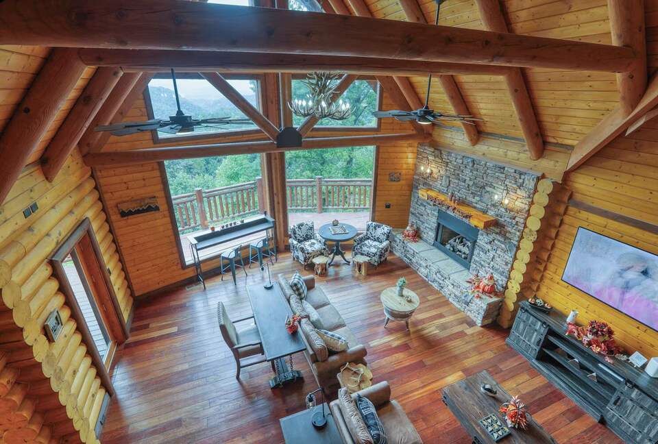 Copper Elk Lodge: A 6 acres Smoky Mountain Sanctuary - Sevierville, Tennessee