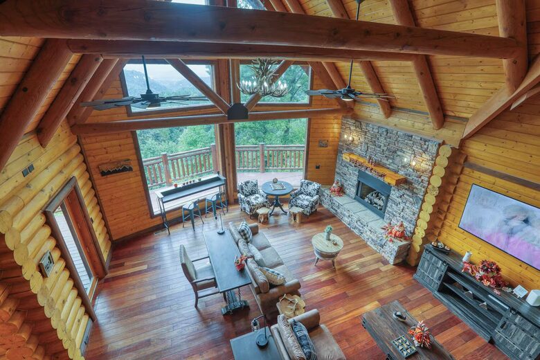 Copper Elk Lodge: A 6 acres Smoky Mountain Sanctuary - Sevierville, Tennessee