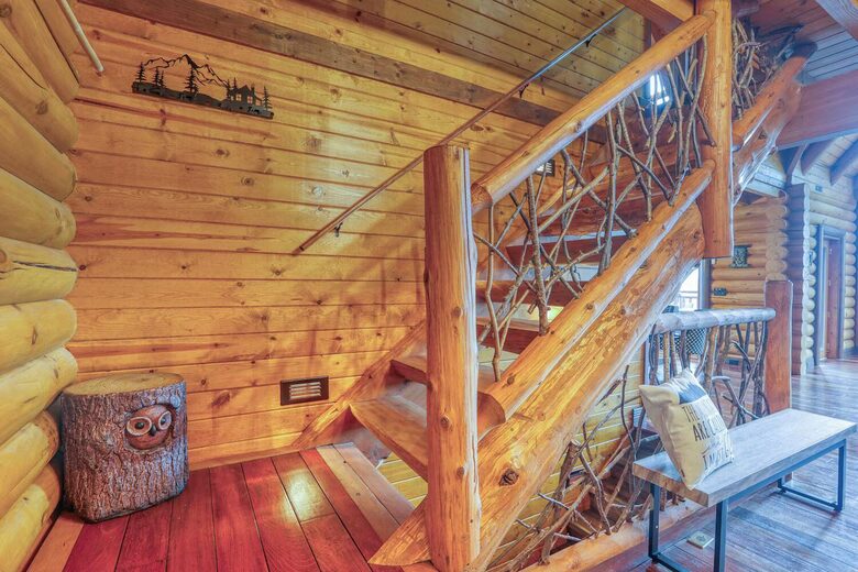 Copper Elk Lodge: A 6 acres Smoky Mountain Sanctuary - Sevierville, Tennessee