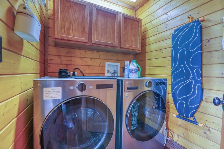Copper Elk Lodge: A 6 acres Smoky Mountain Sanctuary - Sevierville, Tennessee