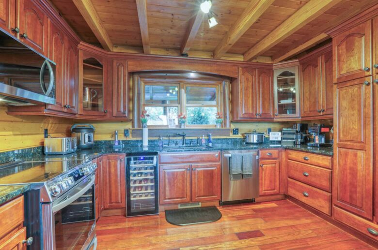Copper Elk Lodge: A 6 acres Smoky Mountain Sanctuary - Sevierville, Tennessee