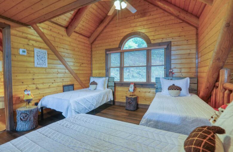 Copper Elk Lodge: A 6 acres Smoky Mountain Sanctuary - Sevierville, Tennessee