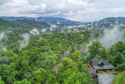 Copper Elk Lodge: A 6 acres Smoky Mountain Sanctuary - Sevierville, Tennessee