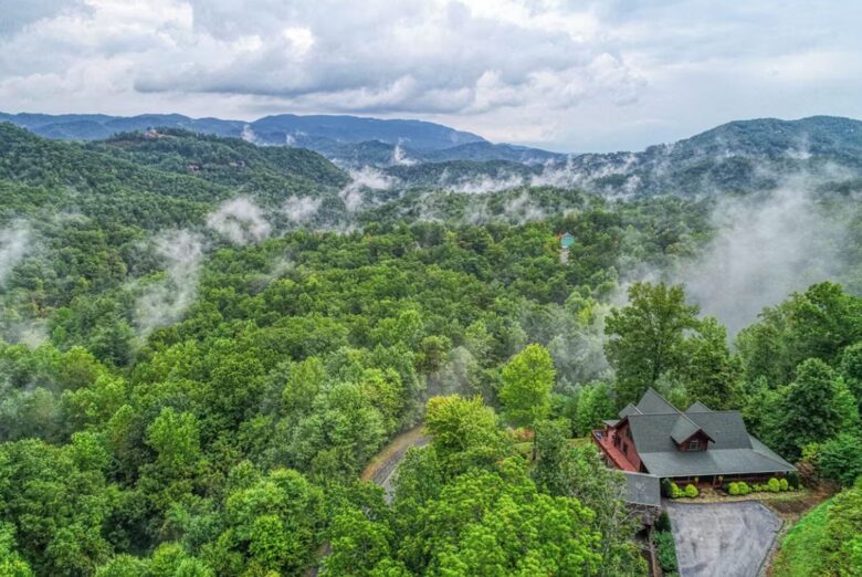 Copper Elk Lodge: A 6 acres Smoky Mountain Sanctuary - Sevierville, Tennessee