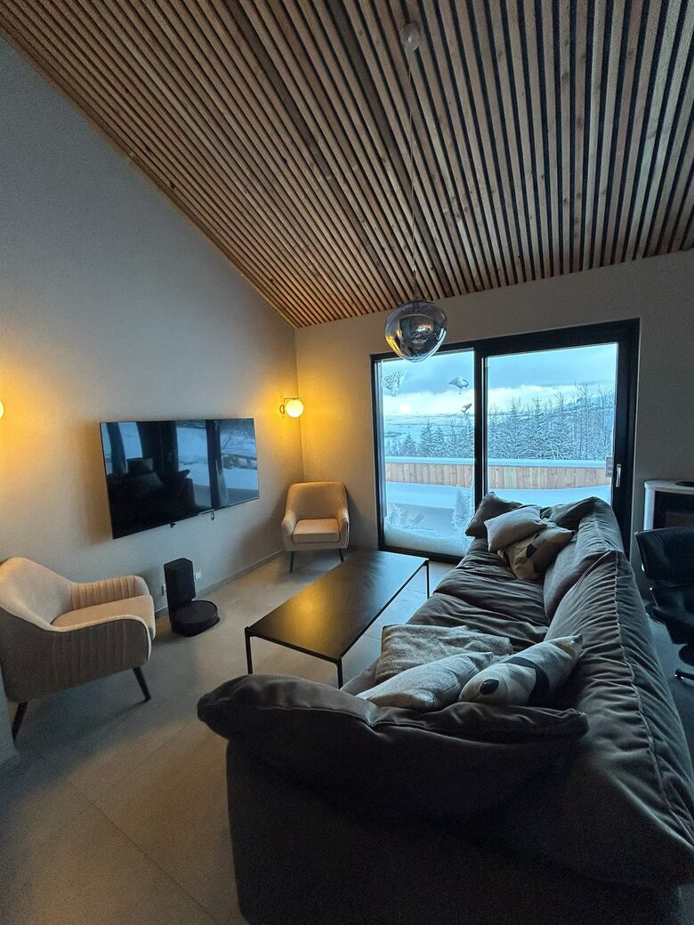 Modern Retreat with Northern Lights & Hot Tub Access - Mosfellsbær, Iceland