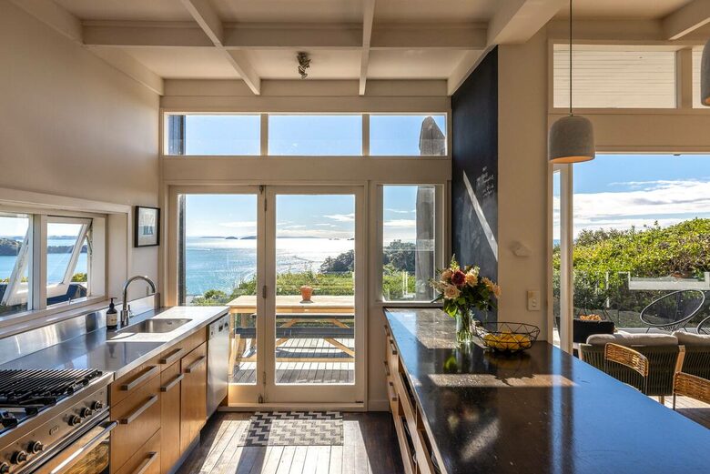 Island Escape - Waiheke Island, New Zealand
