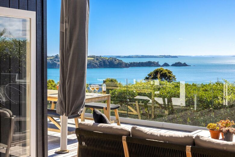 Island Escape - Waiheke Island, New Zealand