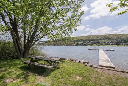 Elegant Ski-In/Ski-Out Townhome with Lake Access - McHenry, Maryland