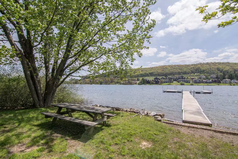 Elegant Ski-In/Ski-Out Townhome with Lake Access - McHenry, Maryland