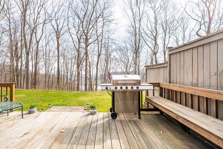 Elegant Ski-In/Ski-Out Townhome with Lake Access - McHenry, Maryland