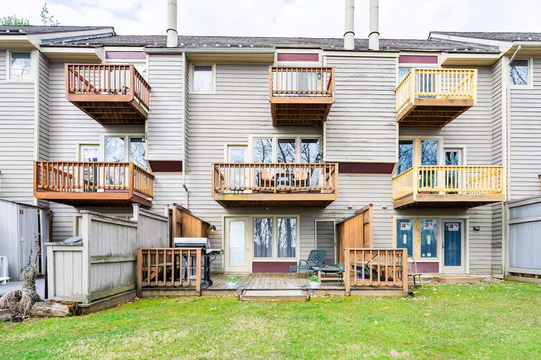 Elegant Ski-In/Ski-Out Townhome with Lake Access - McHenry, Maryland