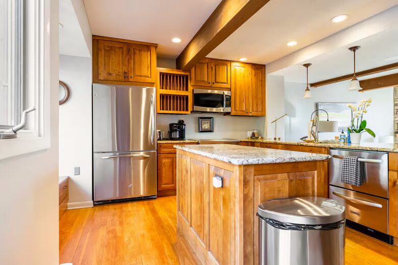 Elegant Ski-In/Ski-Out Townhome with Lake Access - McHenry, Maryland