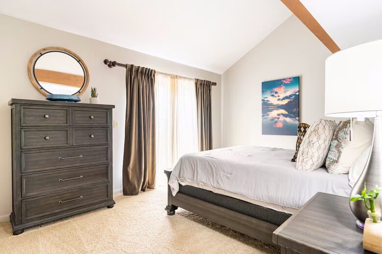 Elegant Ski-In/Ski-Out Townhome with Lake Access - McHenry, Maryland
