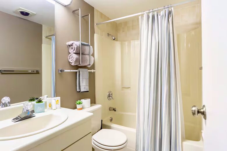 Elegant Ski-In/Ski-Out Townhome with Lake Access - McHenry, Maryland