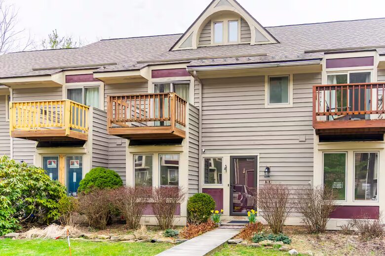 Elegant Ski-In/Ski-Out Townhome with Lake Access - McHenry, Maryland