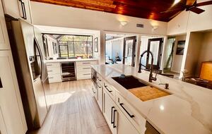 West Palm Beach Courtyard Retreat Near the Intracoastal - West Palm Beach, Florida