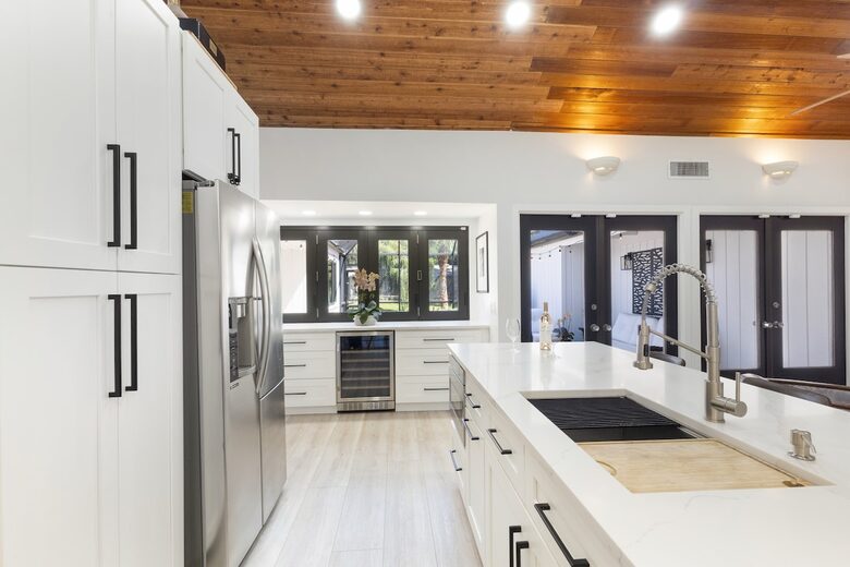 West Palm Beach Courtyard Retreat Near the Intracoastal - West Palm Beach, Florida
