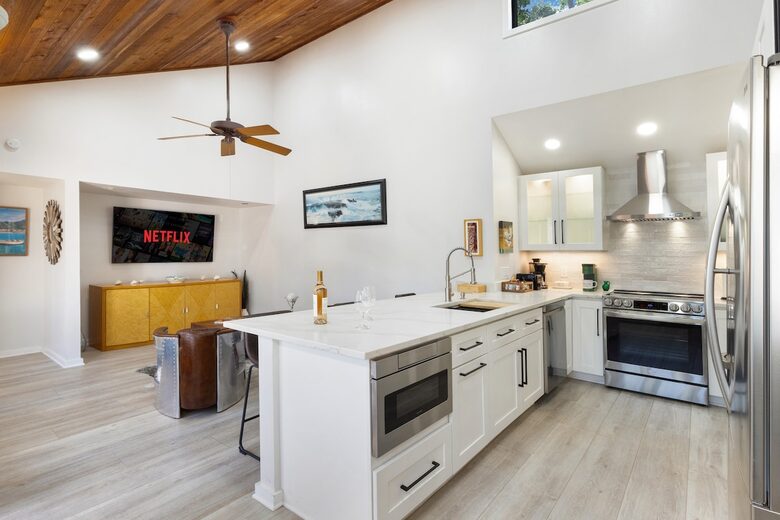 West Palm Beach Courtyard Retreat Near the Intracoastal - West Palm Beach, Florida