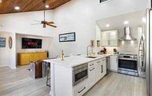 West Palm Beach Courtyard Retreat Near the Intracoastal - West Palm Beach, Florida