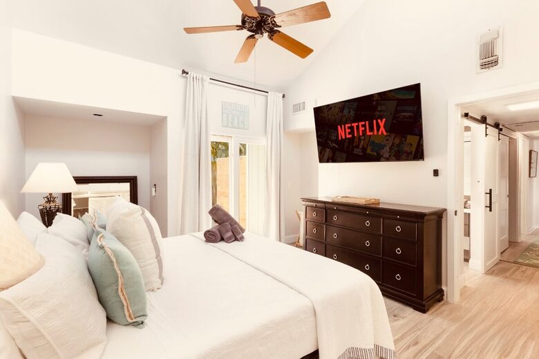 West Palm Beach Courtyard Retreat Near the Intracoastal - West Palm Beach, Florida