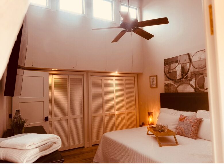 West Palm Beach Courtyard Retreat Near the Intracoastal - West Palm Beach, Florida