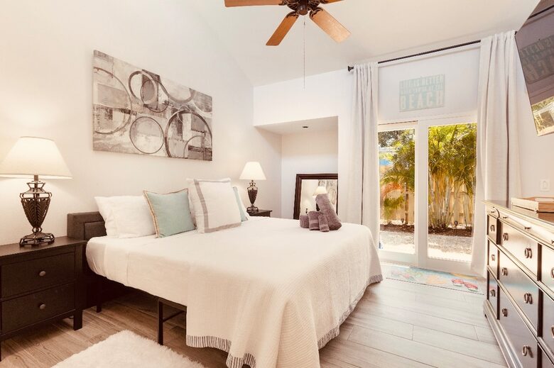 West Palm Beach Courtyard Retreat Near the Intracoastal - West Palm Beach, Florida