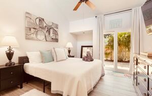 West Palm Beach Courtyard Retreat Near the Intracoastal - West Palm Beach, Florida