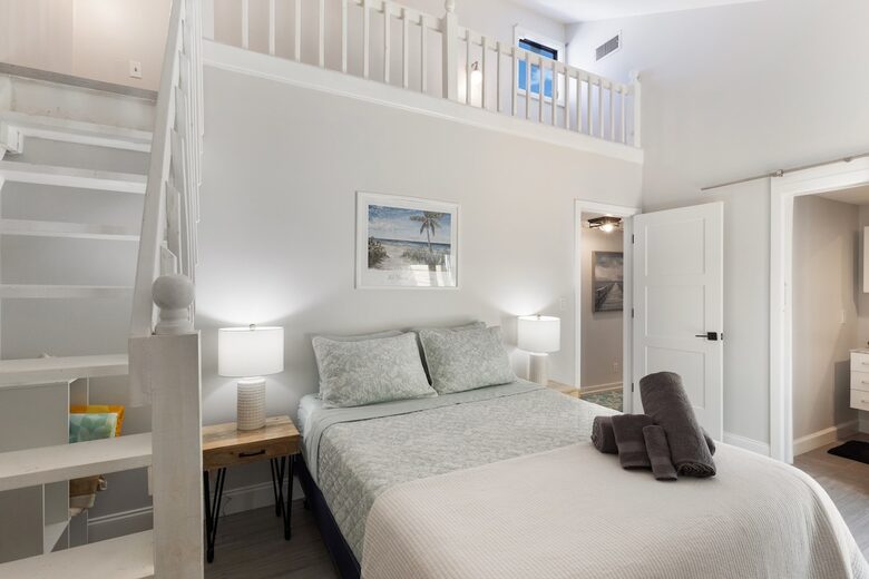 West Palm Beach Courtyard Retreat Near the Intracoastal - West Palm Beach, Florida