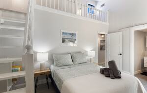 West Palm Beach Courtyard Retreat Near the Intracoastal - West Palm Beach, Florida