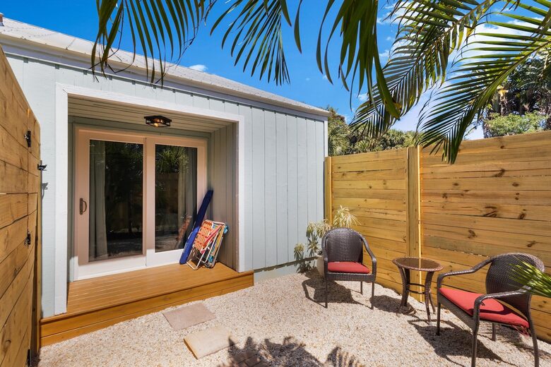 West Palm Beach Courtyard Retreat Near the Intracoastal - West Palm Beach, Florida