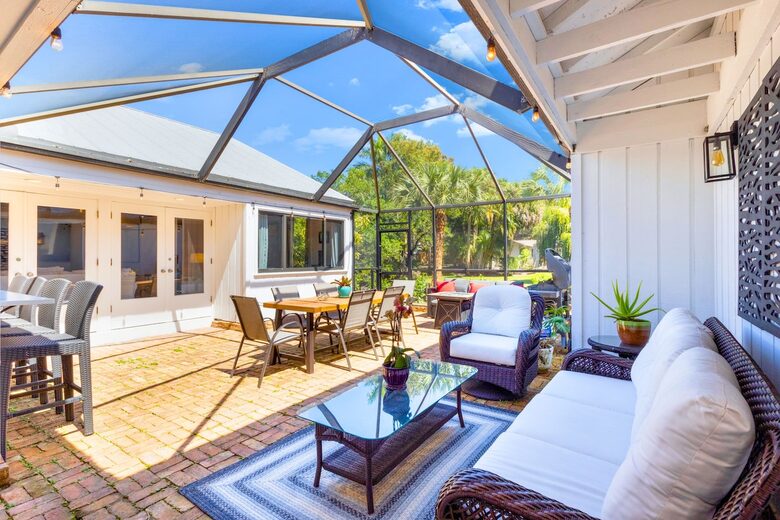 West Palm Beach Courtyard Retreat Near the Intracoastal - West Palm Beach, Florida