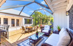 West Palm Beach Courtyard Retreat Near the Intracoastal - West Palm Beach, Florida