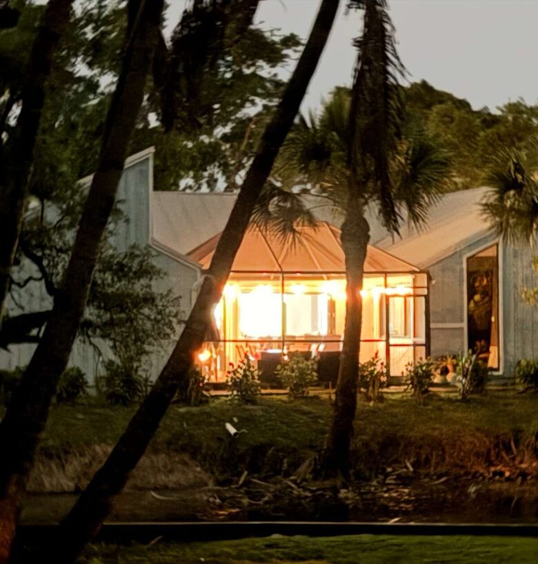 West Palm Beach Courtyard Retreat Near the Intracoastal - West Palm Beach, Florida