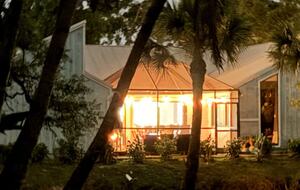 West Palm Beach Courtyard Retreat Near the Intracoastal - West Palm Beach, Florida
