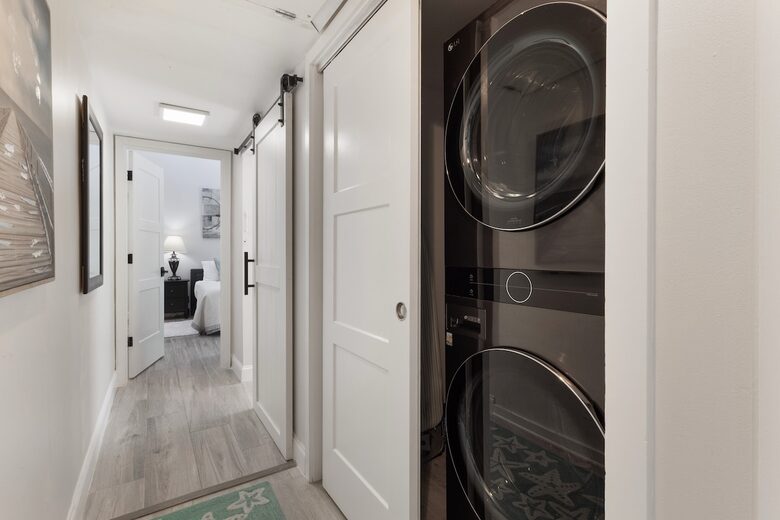 West Palm Beach Courtyard Retreat Near the Intracoastal - West Palm Beach, Florida
