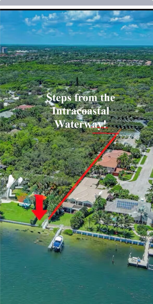 West Palm Beach Courtyard Retreat Near the Intracoastal - West Palm Beach, Florida