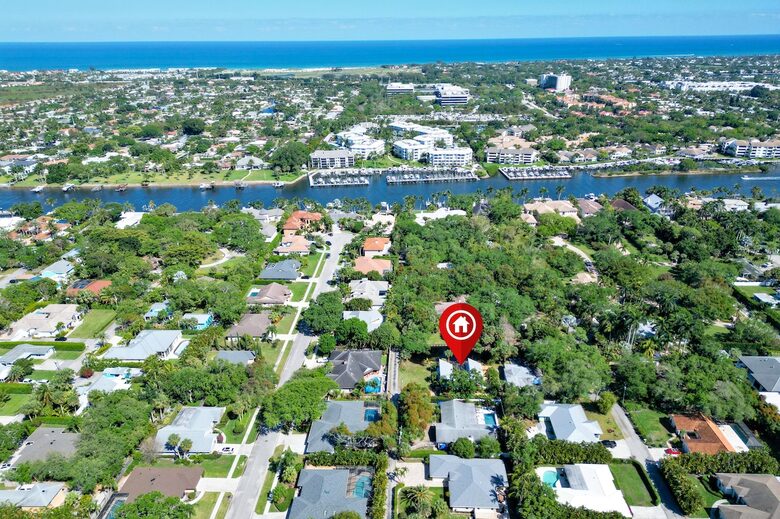 West Palm Beach Courtyard Retreat Near the Intracoastal - West Palm Beach, Florida