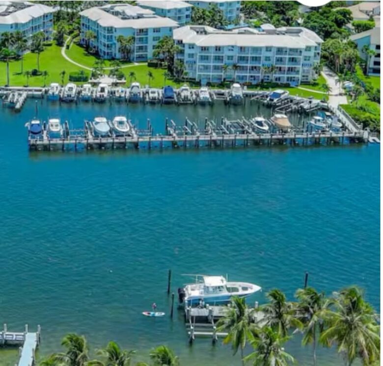 West Palm Beach Courtyard Retreat Near the Intracoastal - West Palm Beach, Florida