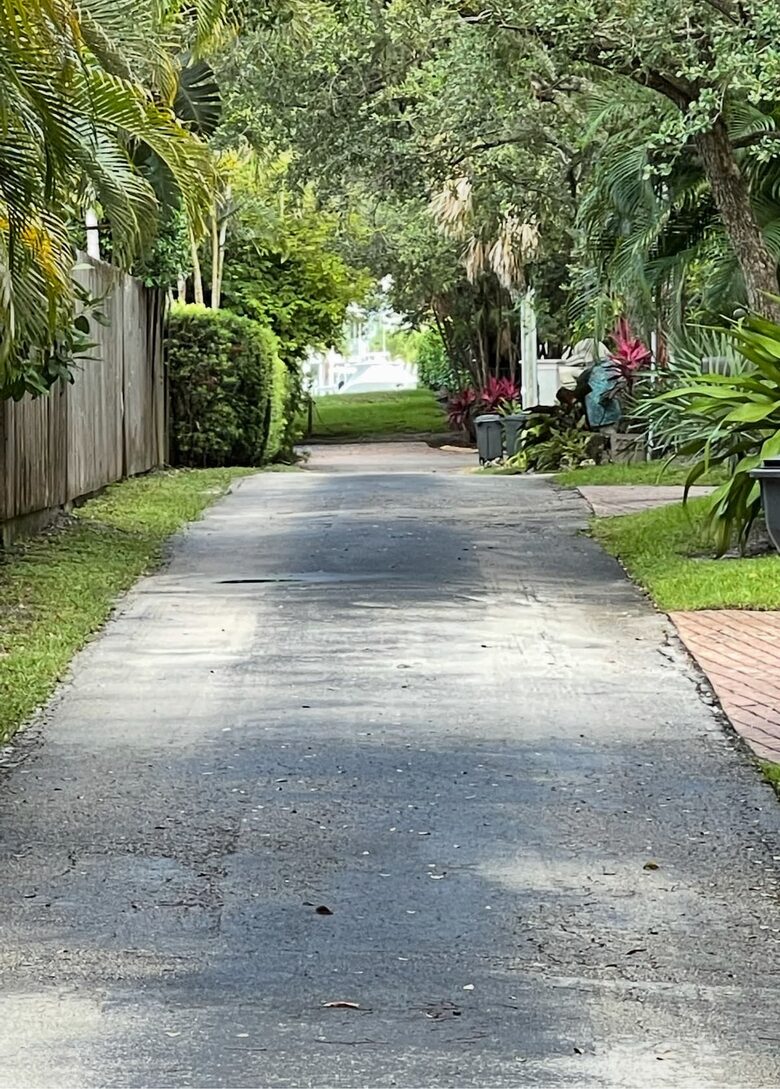 West Palm Beach Courtyard Retreat Near the Intracoastal - West Palm Beach, Florida