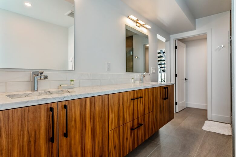 1st Master bedrooms full bathroom