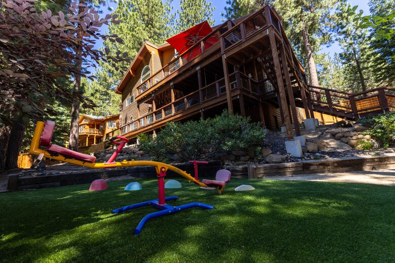 Luxury Modern Home Minutes from the Lake and Ski Slopes - Incline Village, Lake Tahoe. - Incline Village, Nevada
