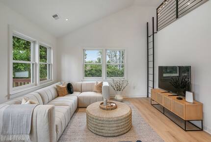 Charming and Modern Family Retreat in Arlington - Arlington, Virginia