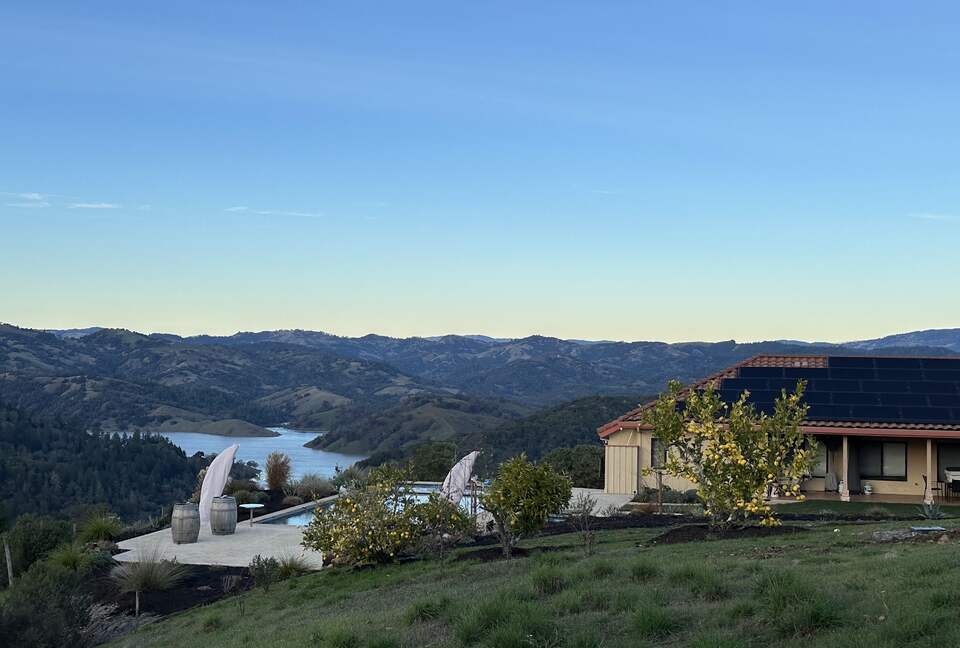 Elevated Living Overlooking Lake Sonoma - Geyserville, California
