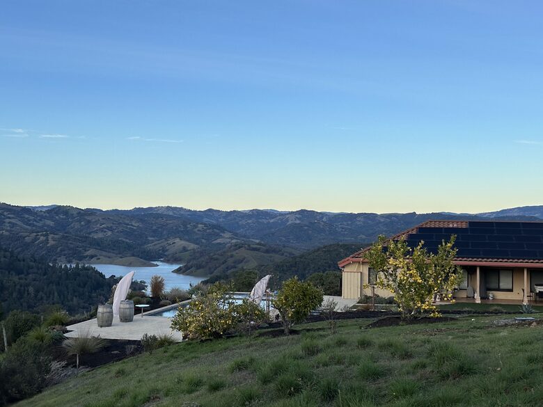 Elevated Living Overlooking Lake Sonoma - Geyserville, California