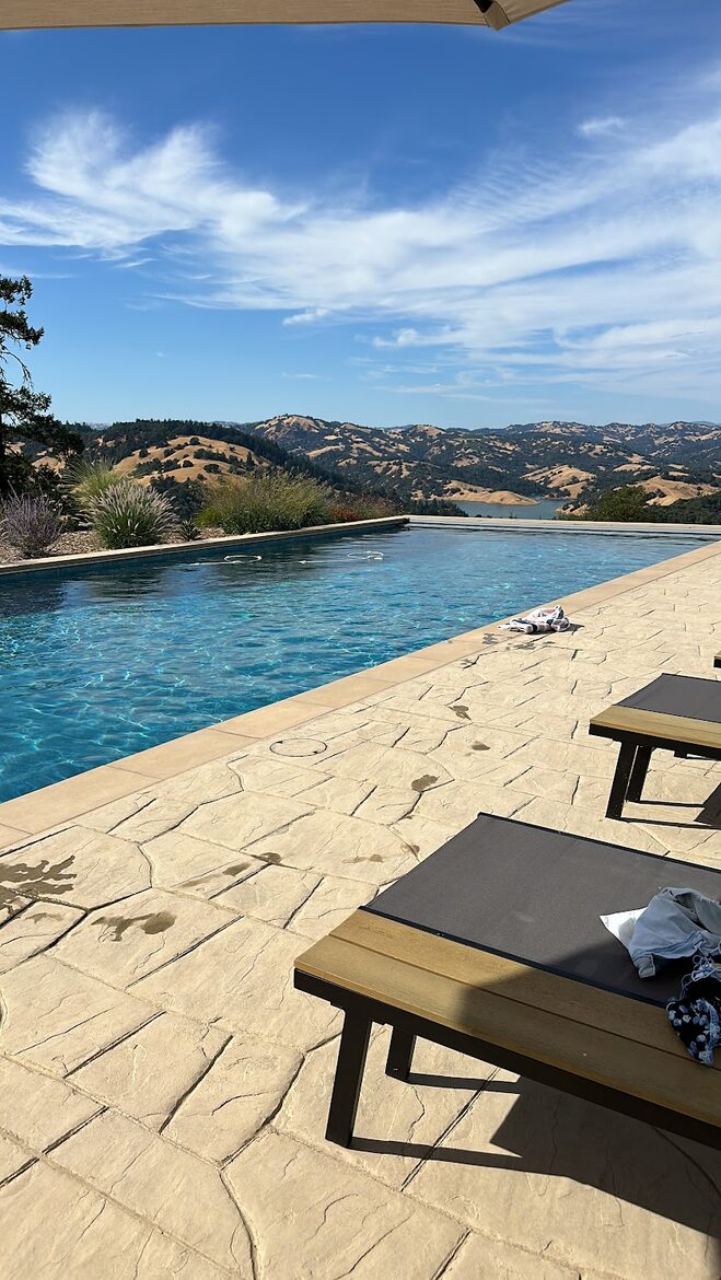 Elevated Living Overlooking Lake Sonoma - Geyserville, California
