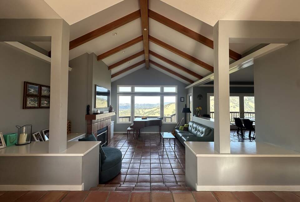 Elevated Living Overlooking Lake Sonoma - Geyserville, California