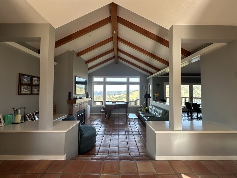 Elevated Living Overlooking Lake Sonoma - Geyserville, California
