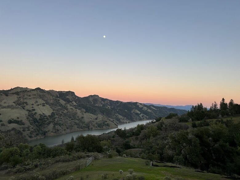 Elevated Living Overlooking Lake Sonoma - Geyserville, California